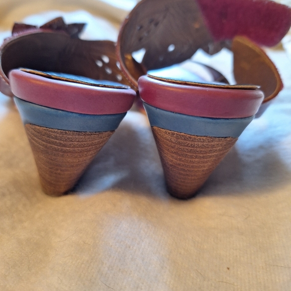 NWOT L'Artiste slides by Spring Step. Size 38/ 7.5M.. - Picture 5 of 8